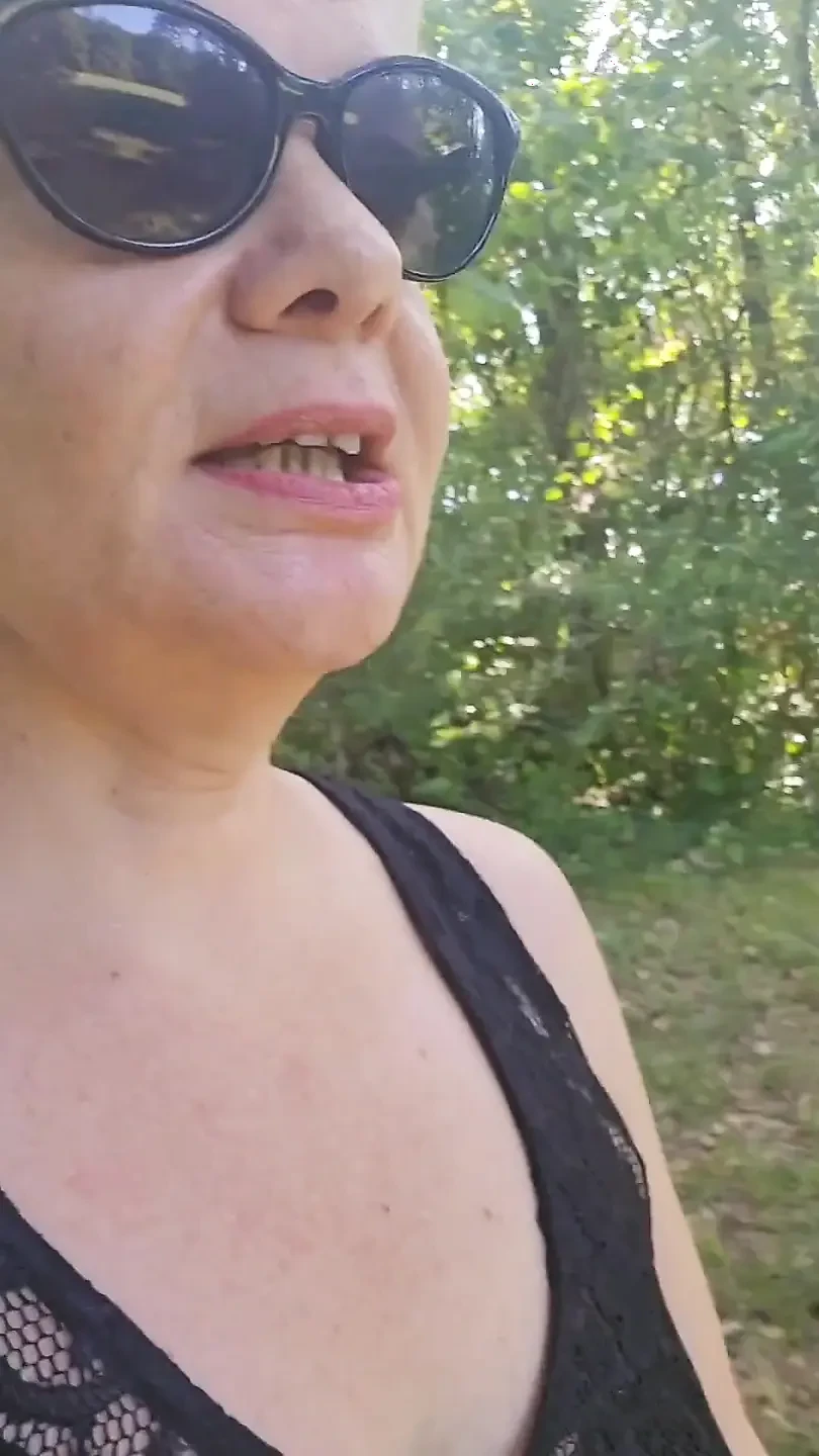 我在找一个陌生人, 在大自然中和一个成熟、肮脏的熟女发生关系.