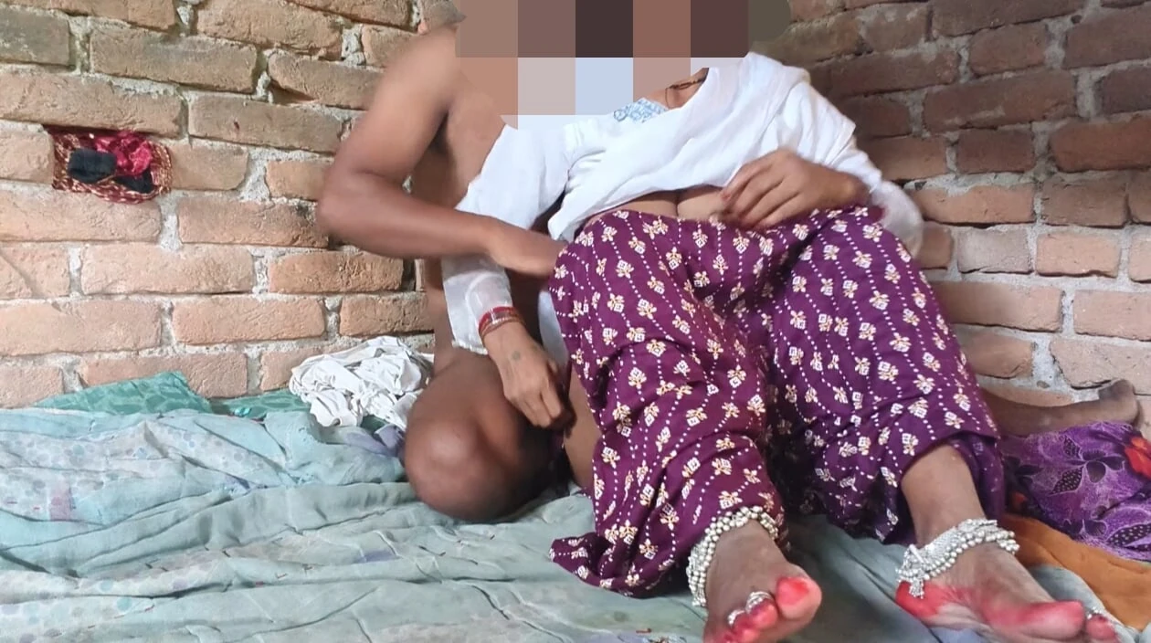Hard pussy fuck Caught My desi noughty wife playing.Playing at home with my stepsister ends up in a fuck.sumang121bihar