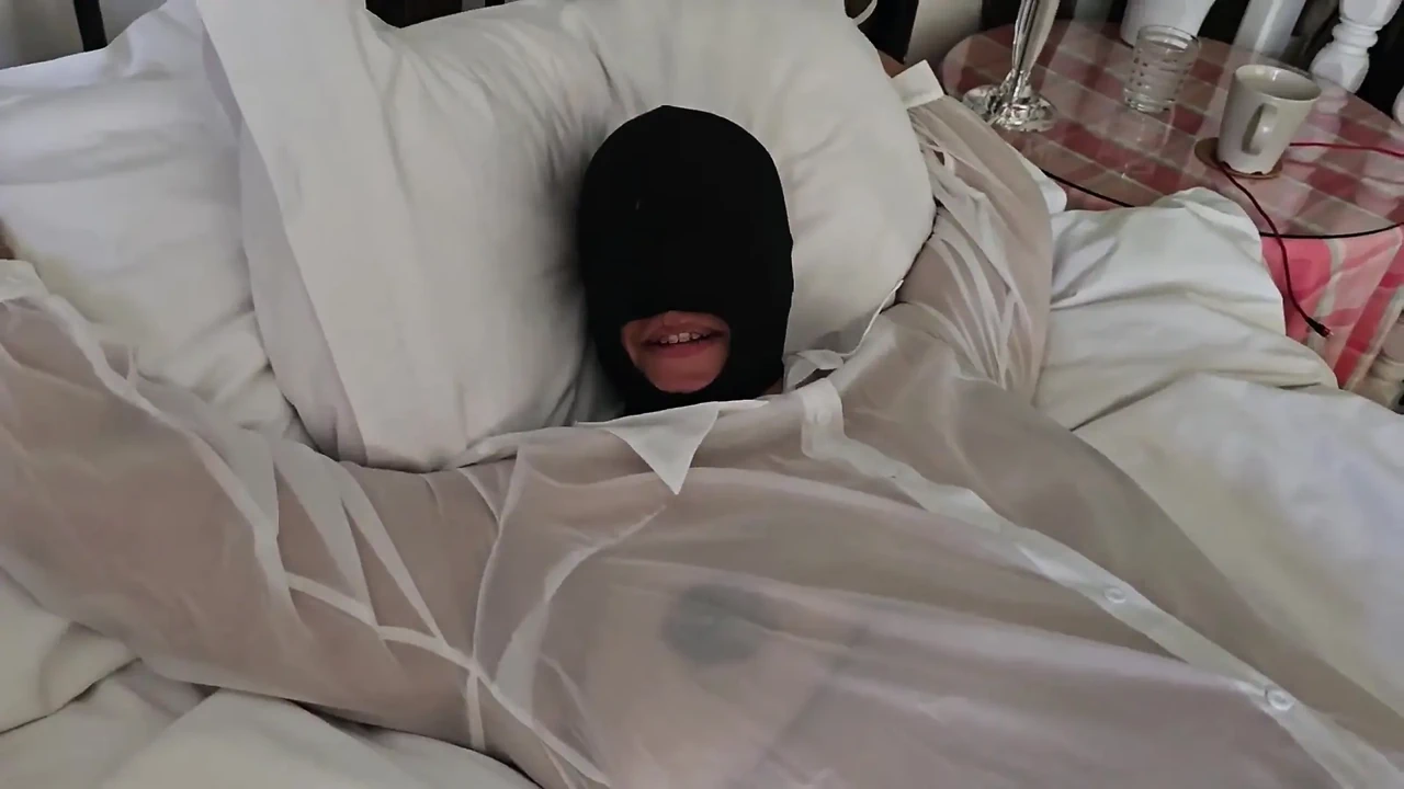 蓝色迷你裙束缚 第2部分, 拉链绑和性交