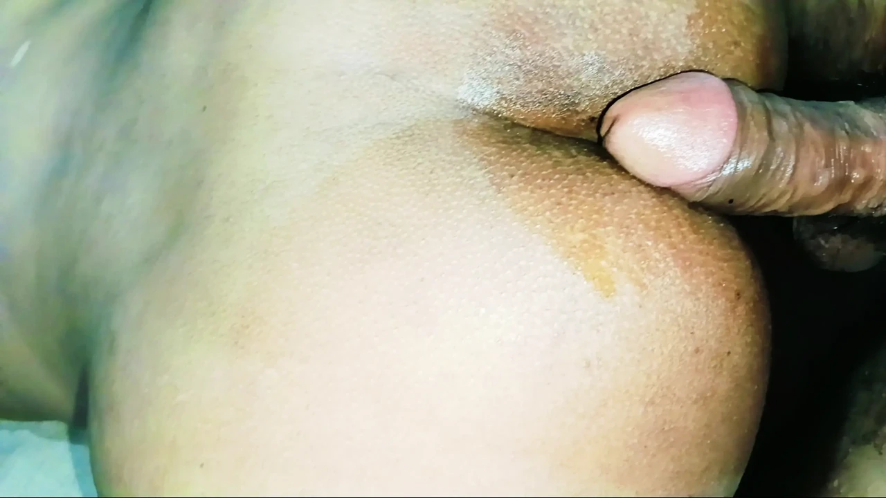 姐姐的屁股性交，从屁股上拿下整根鸡巴后，开始以印地语音频狗式尖叫