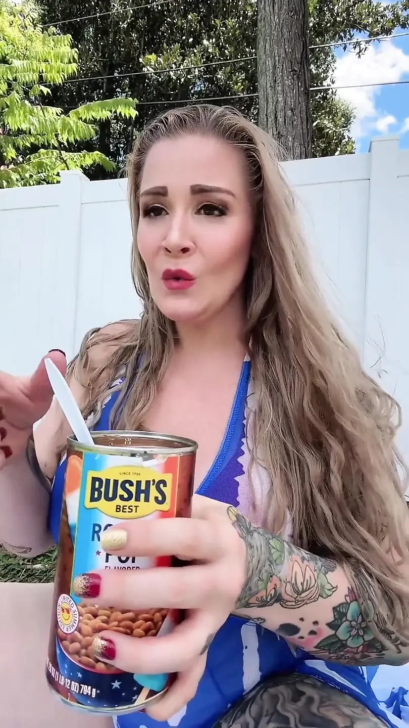 红色, 白色, 和充满美食后悔