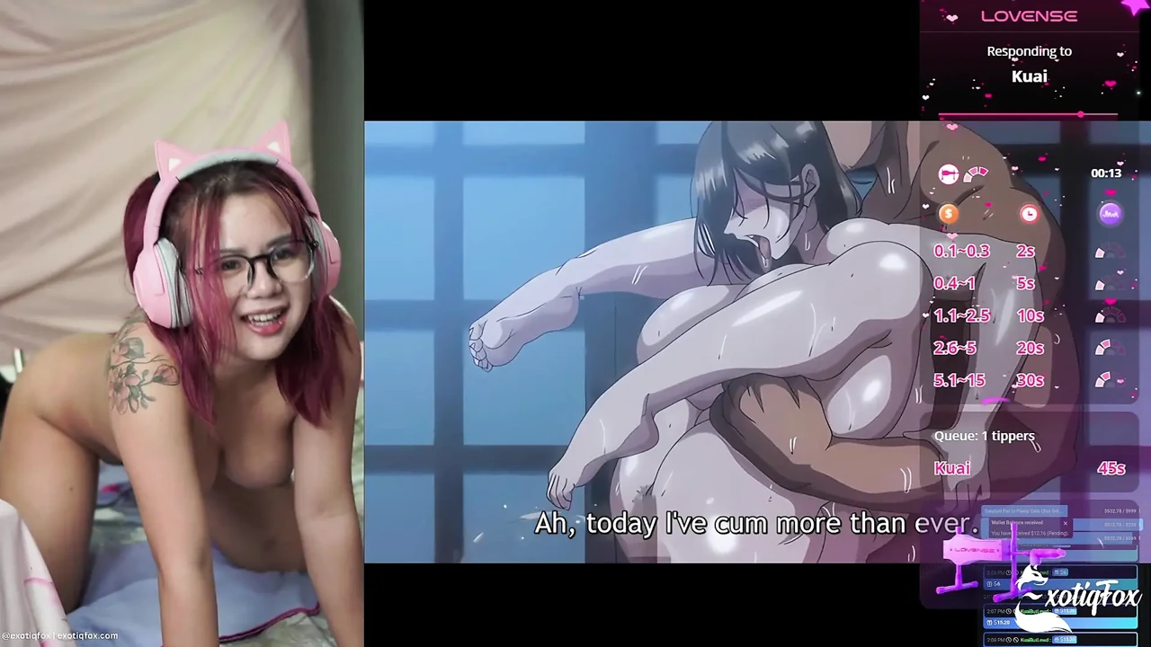 我一边观看出轨的妻子和继妹育种者成人动漫，一边在我的性爱机器上被粉丝狠操