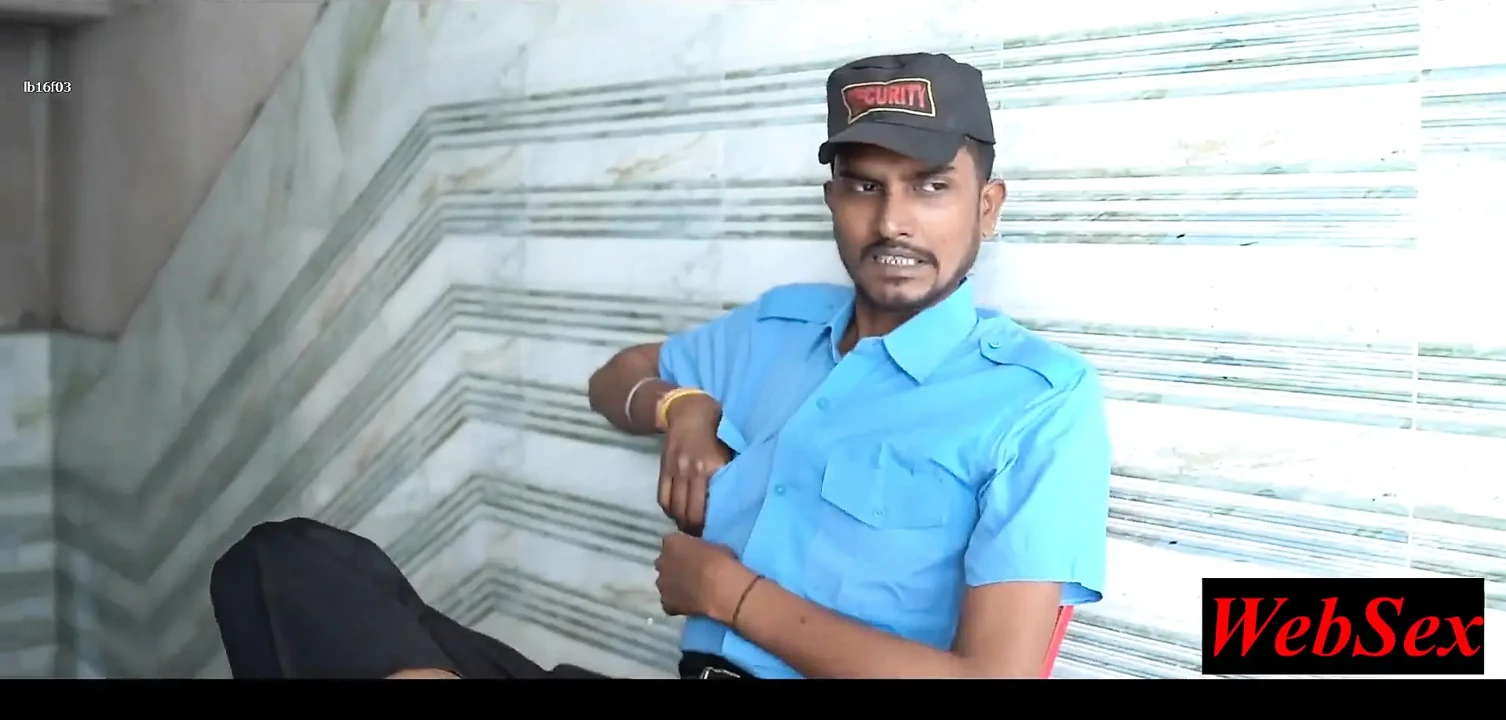 美丽的房主被保安性交! Indian