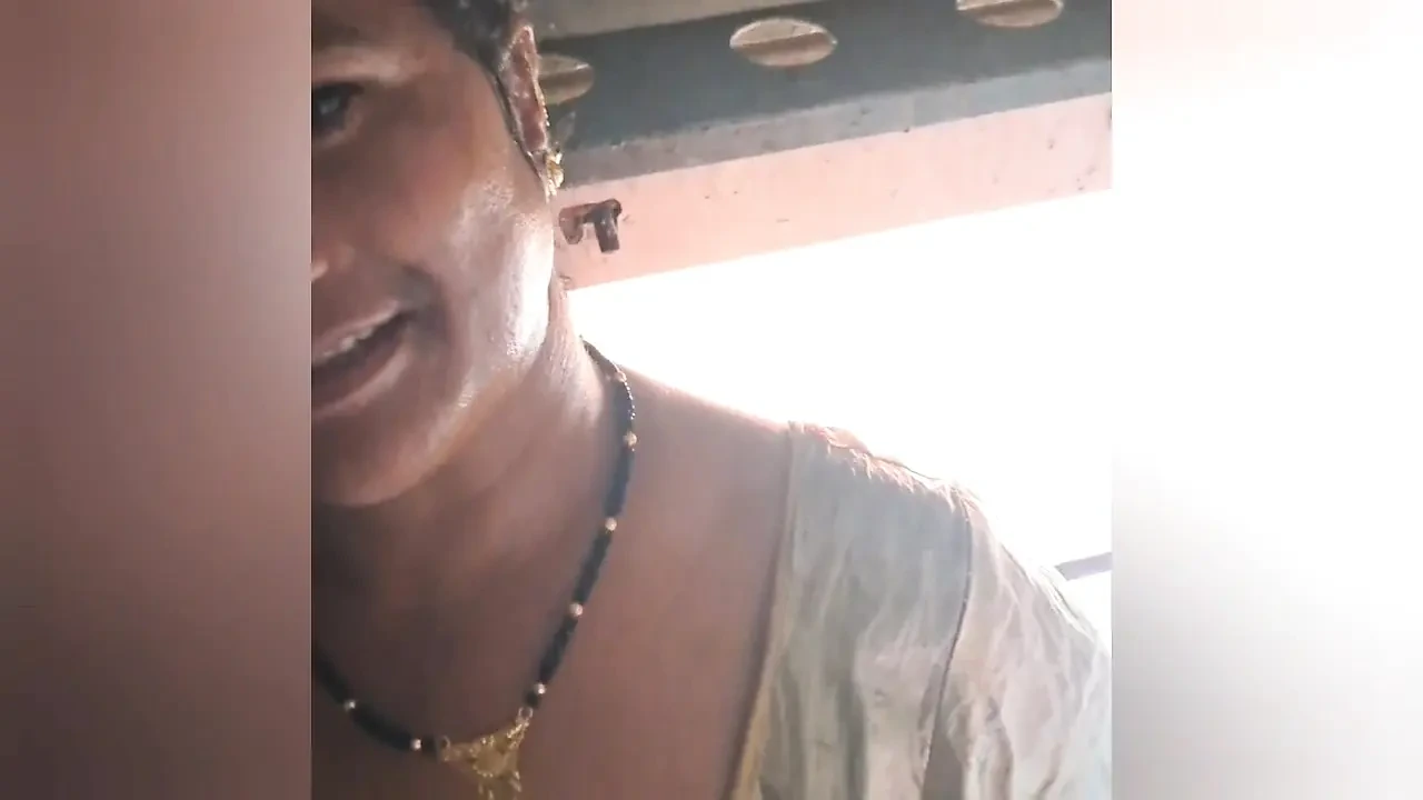 Apne he stepsister ki friend ko virgin pussy fuck kiya or pussy ros nikal kar jiv se chata,gud ki ros pilaya.. a