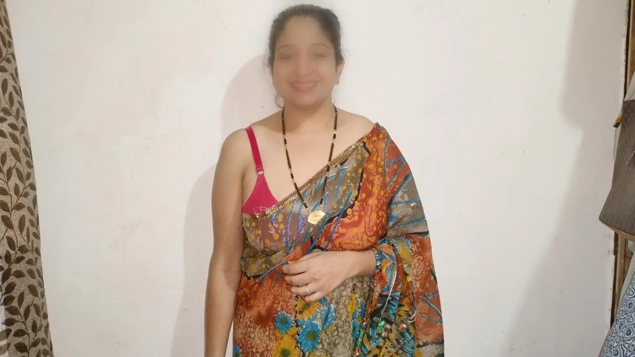 德西比哈里家庭主妇与她的房东发生性关系以支付公寓租金，印度 Xxxx 印地语音频