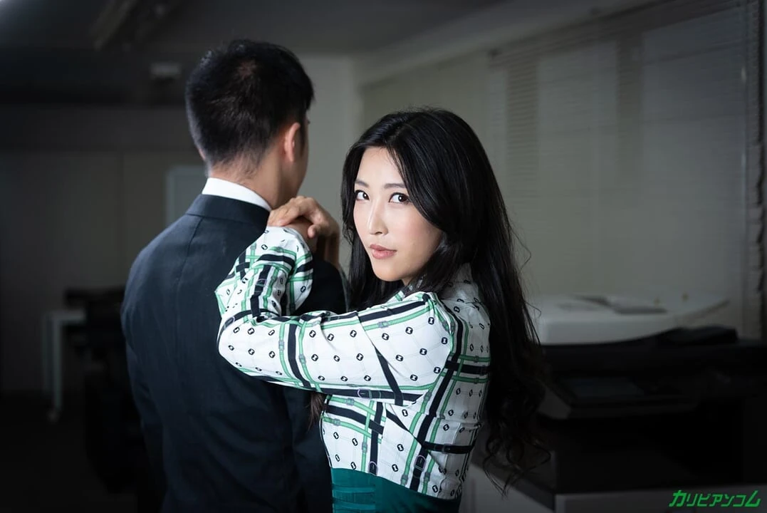 Caribbean.Com：擦伤和色情，怎么了？我的和我要去的~Emiri Momota