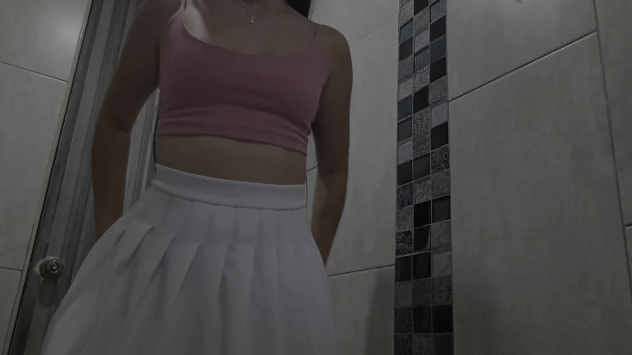 白色裙子试穿