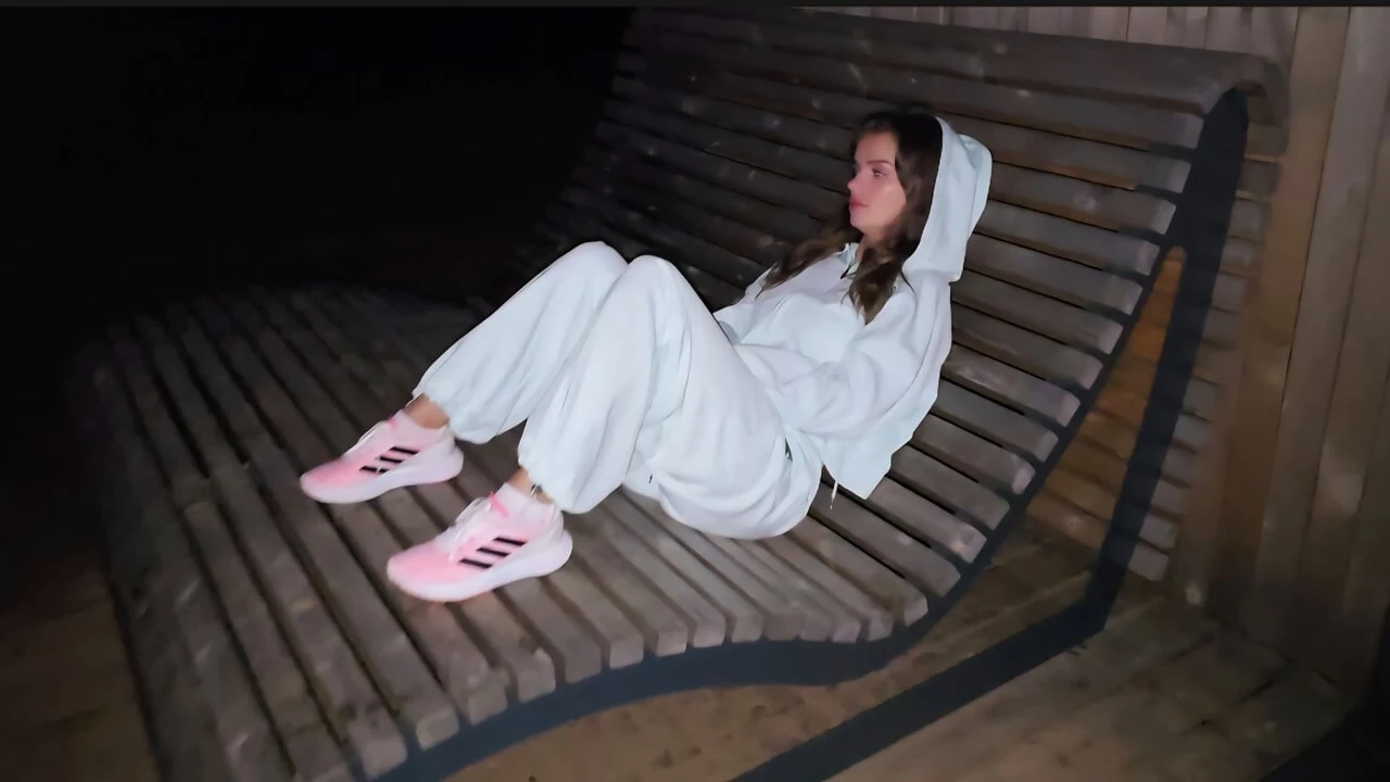 我在乡间俱乐部和一个已婚美女说到我的房间热身。