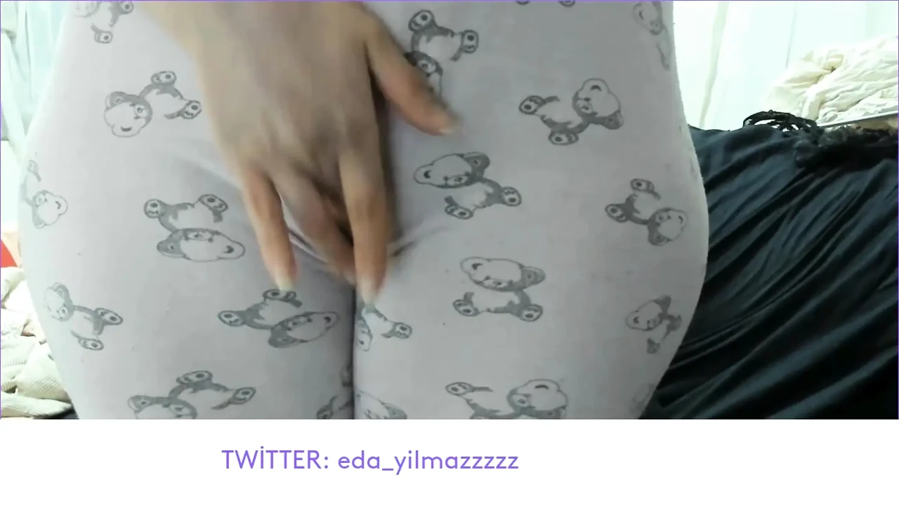 CAMELTOE- MASTURBATION IN PAJAMAS- PUFFED PUSSY- SWOLLEN PUSSY- TURKISH PORN