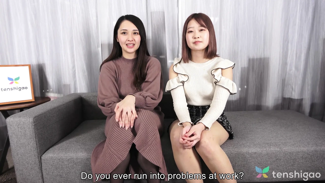 饥渴的休息室女孩们, Mio Yoshikawa和Asuka Suzumura的女同表演