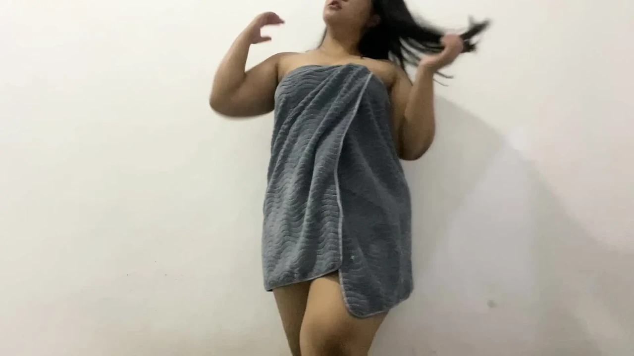 让她自己满意地玩弄生殖器的漂亮女孩