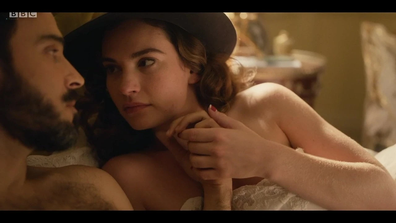 Lily James，Emily Beecham - “追求爱情” s1e01-3