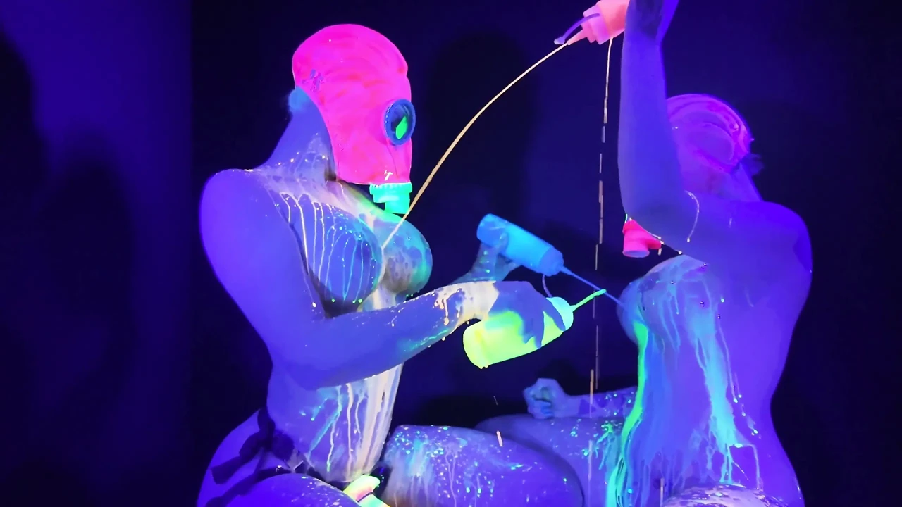 霓虹灯 Rave Girl On Girl On Girlldo 玩假阳具