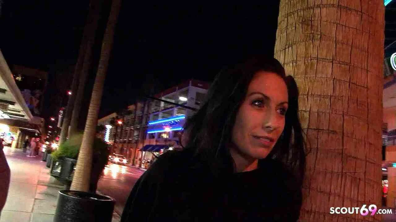 火辣熟女人妻真实搭讪和素人在街上做爱