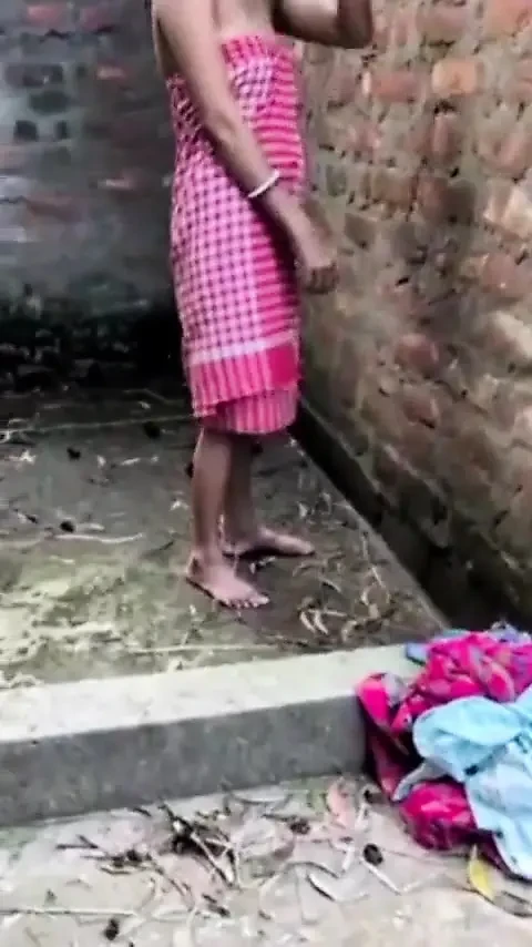 德西家庭主妇户外性爱